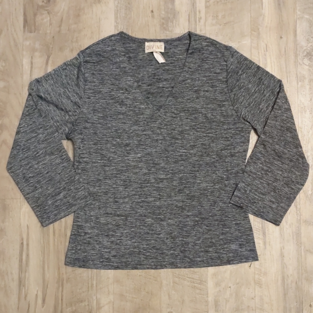 Divine V-neck 3/4 Sleeve Top